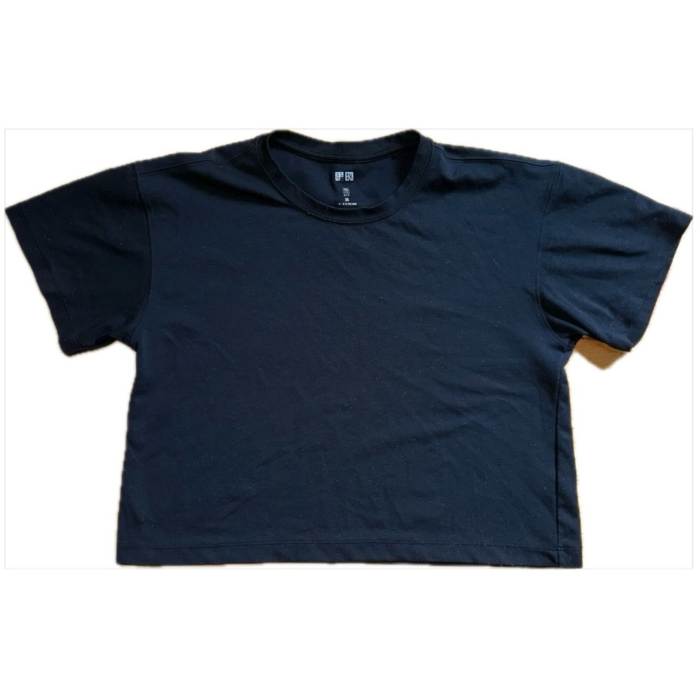 Uniqlo cropped workout shirt